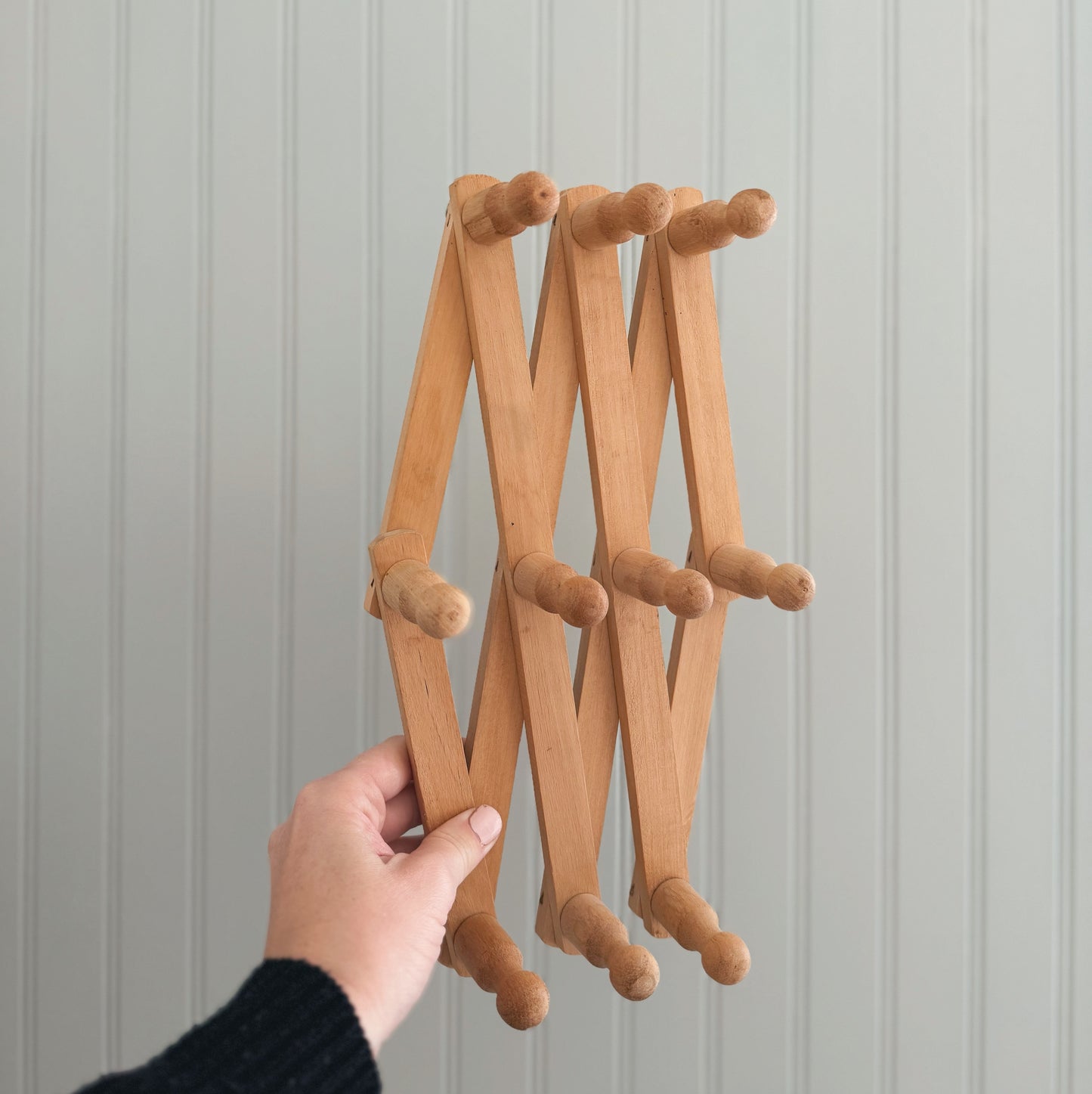 Light Accordion Peg Rack